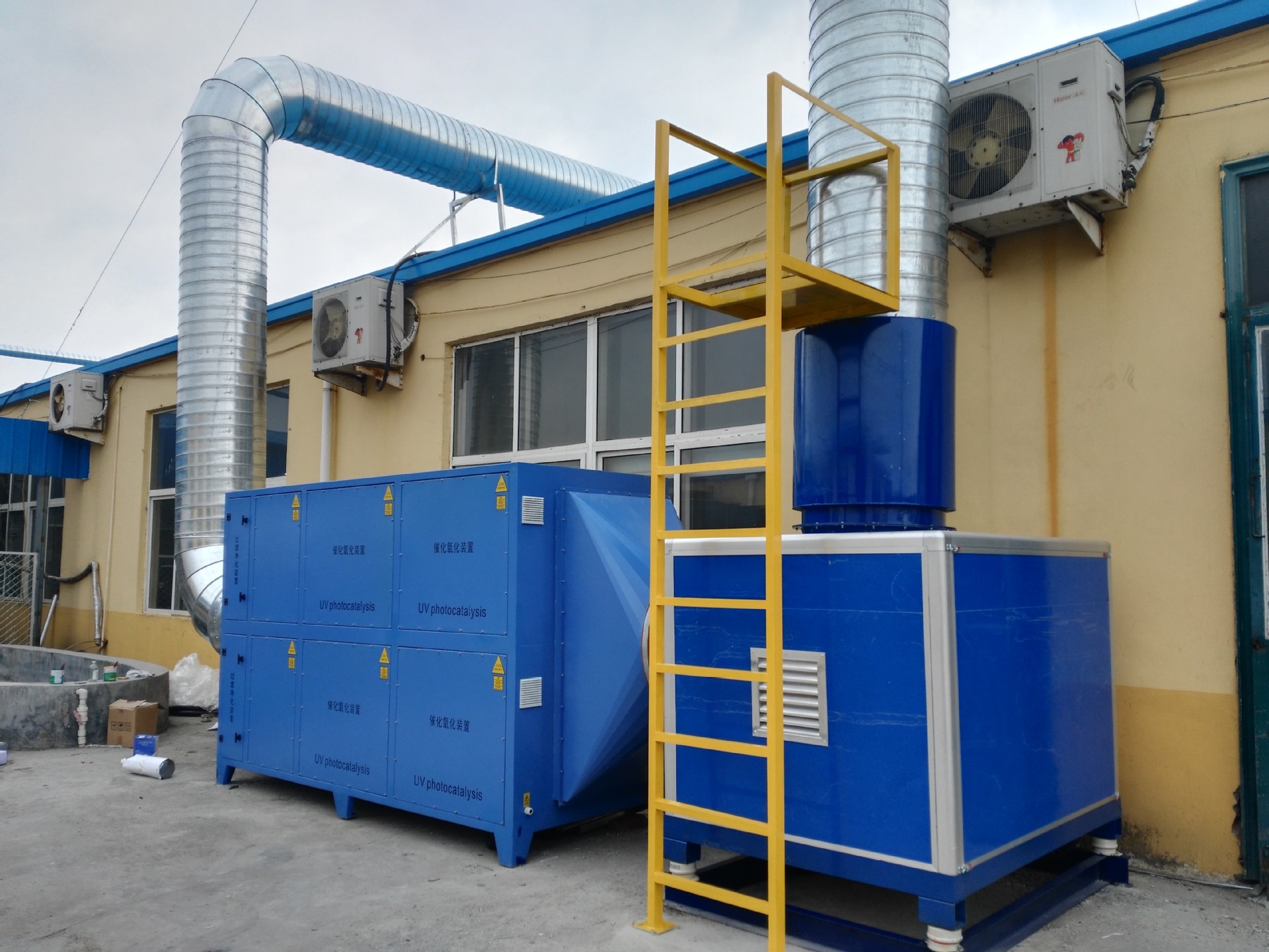 環(huán)保專(zhuān)用UV光氧催化廢氣處理設(shè)備 技術(shù)原理、優(yōu)勢(shì)與安裝指南